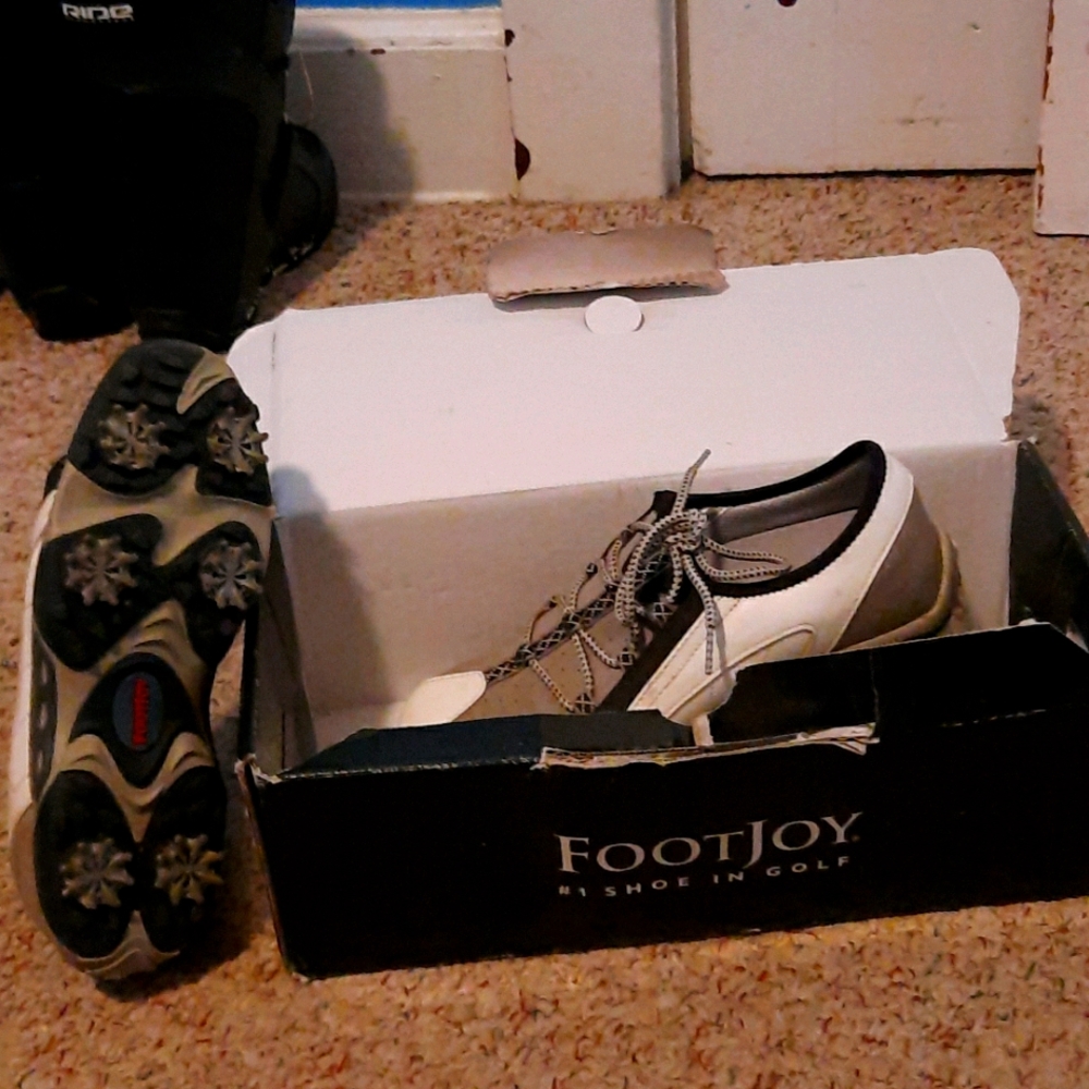 Golf shoes